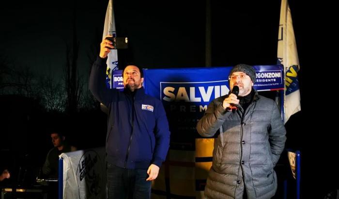 Salvini, peggio di Borgonzoni: "Manderemo a casa anche Pizzarotti" (che non è ricandidabile)