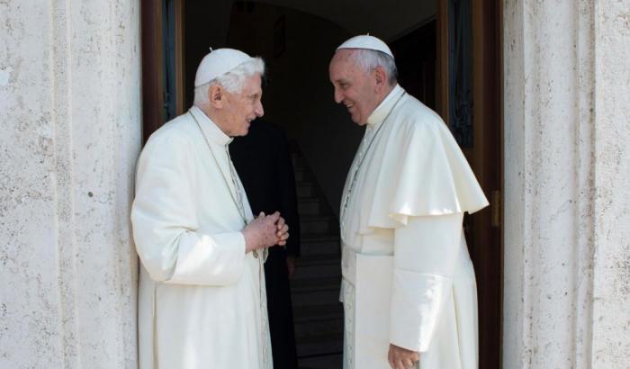La destra usa ancora Ratzinger contro Francesco: "Nozze gay e aborto segni dell'Anticristo"