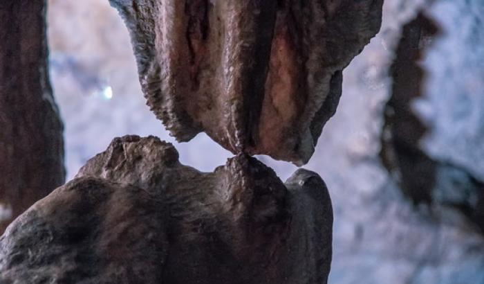 La bellezza: il "bacio" tra una stalattite e una stalagmite nelle Grotte di Pertosa-Auletta