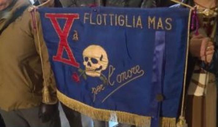 Cantare l'inno della X Mas fascista non è reato: i giudici a Gorizia danno ragione ai nostalgici