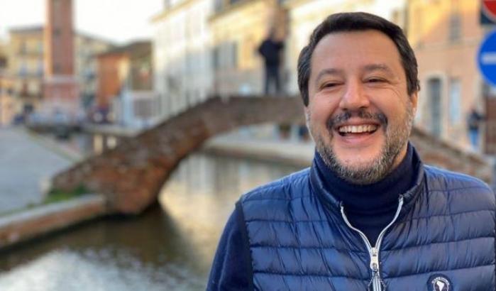 Salvini, bugie a ruota libera: "Processano me ma non quelli di Bibbiano" (che sono già sotto processo)