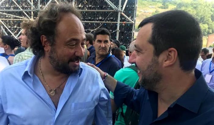 Il patron del Papeete a braccetto con l'amico Salvini: "In Emilia-Romagna la Lega ha stravinto"
