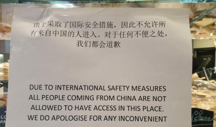 I cartelli che vietano l'ingresso ai cinesi non sono razzismo, ma peggio: sono terrorismo psicologico