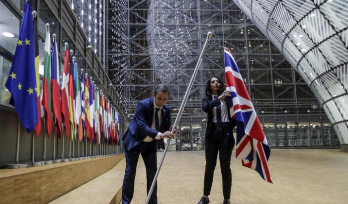 Addio Regno Unito: l'Europa rimuove le bandiere inglesi dai suoi palazzi