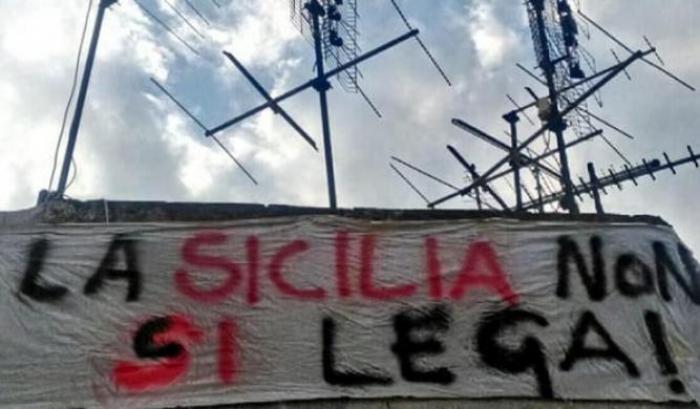 Striscioni contro Salvini a Palermo