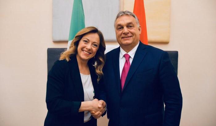 Giorgia Meloni con Orban