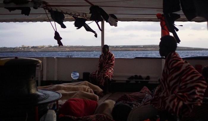 La Capitaneria di Porto chiese al Viminale di far sbarcare a Lampedusa i migranti di Open Arms