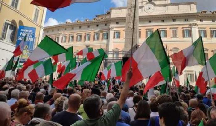 Salvini evoca l’Italexit e i fascio-sovranisti esultano: “Via dall’Europa dei massoni”