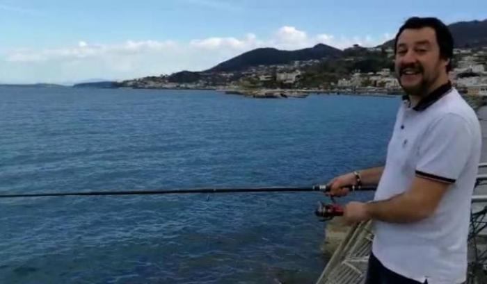 Salvini e l’Italexit consigliata dal pescatore, l’ironia su twitter: “Qualcuno gli dica che parlava di fish and chips”