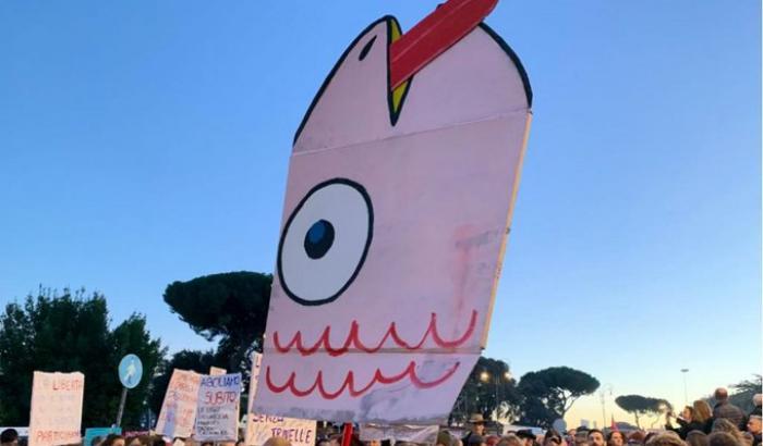 Le Sardine e la 'pasquinata' contro Salvini: "Dije che Roma nun se fa' Legà"