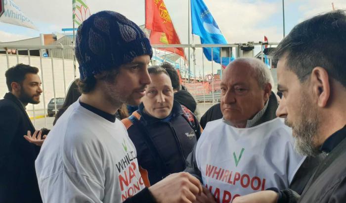 Mattia Santori incontra gli operai Whirlpool: "Napoli non si lega"