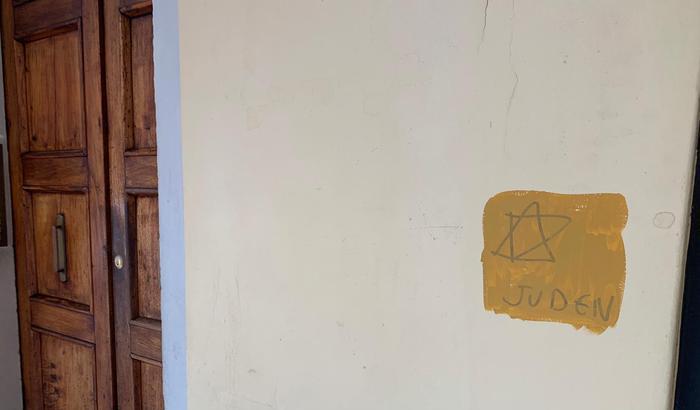 Antisemitismo a Bologna. Disegnano una stella di David accanto al portone di una abitazione