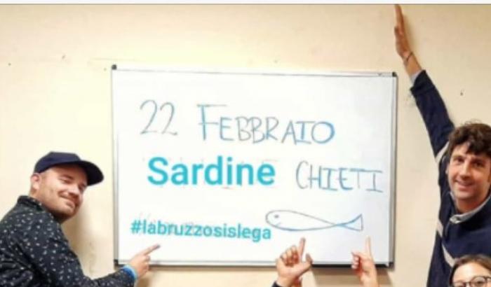 Sardine, uno striscione contro Salvini a Chieti:  'Alì Babà e i 49 mln'