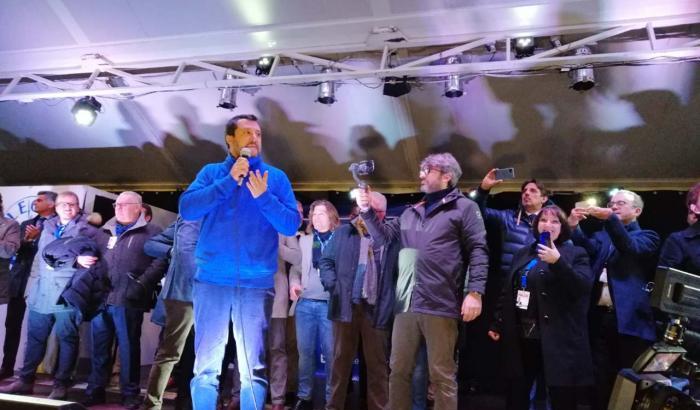 L'alta politica di Salvini: "Le Sardine scendono in piazza perché gli sto sul ca**o"