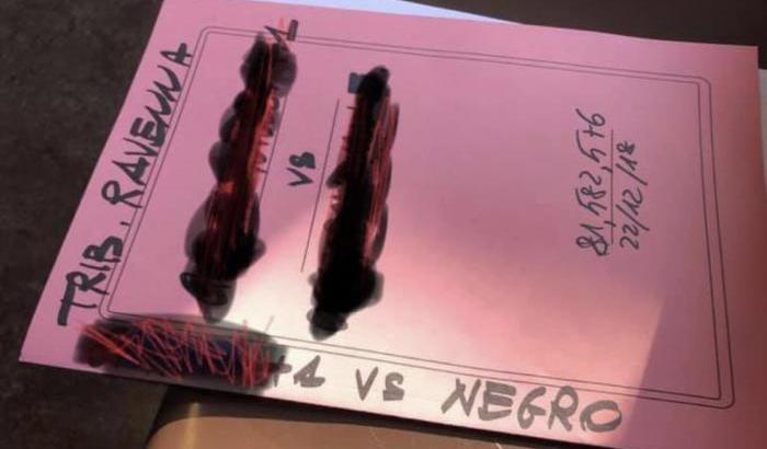 000556ED-il-fascicolo-con-la-scritta-razzista-a-ravenna Il fascicolo con la scritta razzista a Ravenna