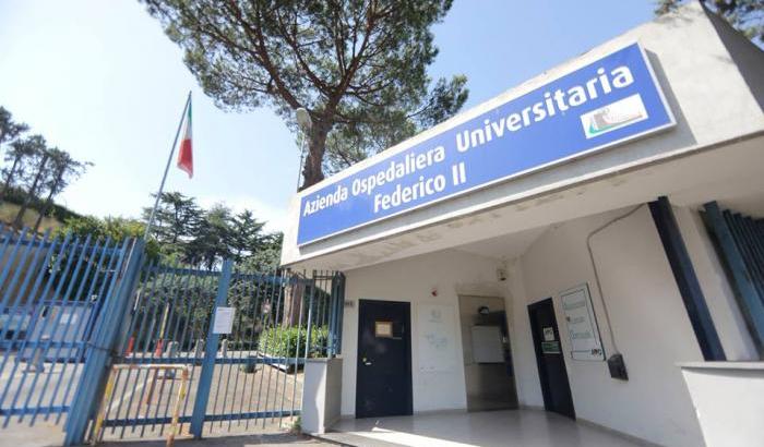 La denuncia dei Verdi: "Abusivi vendono le mascherine dentro il Policlinico di Napoli"