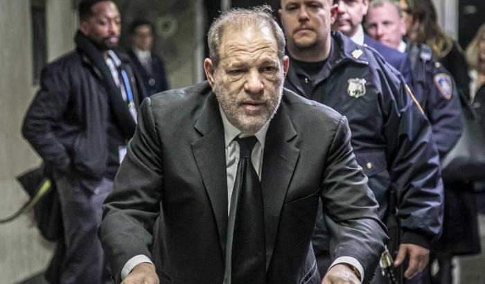 Harvey Weinstein è positivo al coronavirus: messo in isolamento in carcere