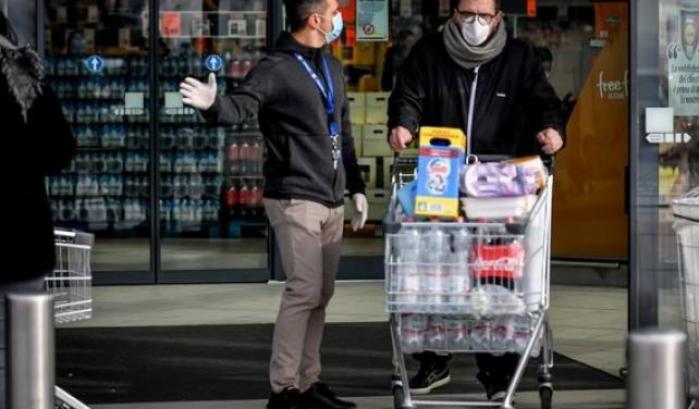 Coronavirus, un filippino aggredito in un supermercato: scambiato per un cinese