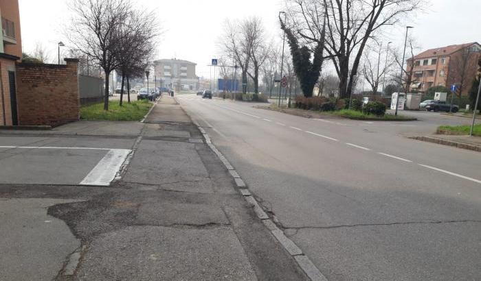 Parma via Argini, vicino alla tangenziale per Reggio Emilia. Undici di mattina