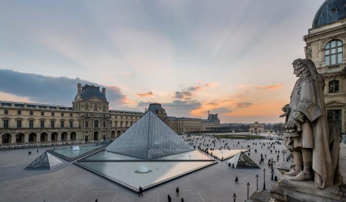 Il Coronavirus ferma anche la Francia, il Louvre resta chiuso