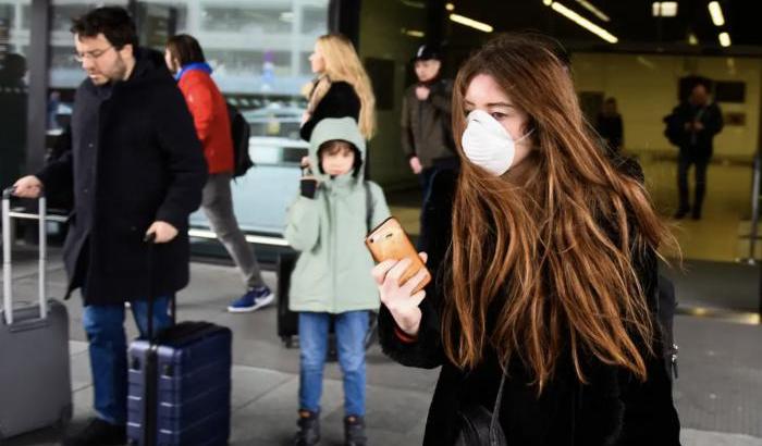 Lo psicologo: "Vietato toccarsi il volto per prevenire il contagio? Ecco perché è impossibile"