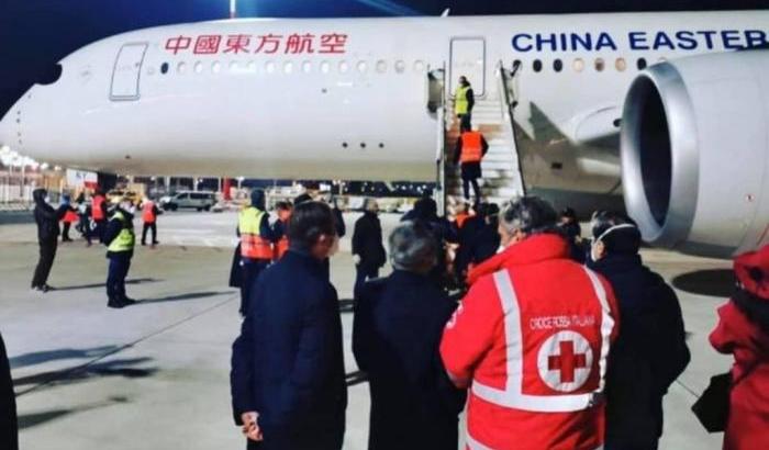 La Cina manda aiuti all'Italia