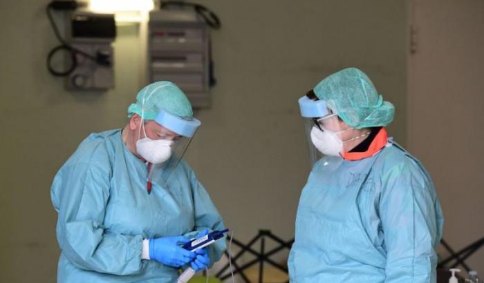 I medici della Lombardia lanciano l'allarme: "Costretti ad affrontare rischi catastrofici"
