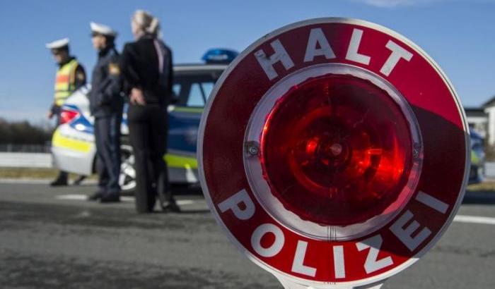 Organizzano 'corona-party' nei parchi della Baviera: interviene la polizia tedesca