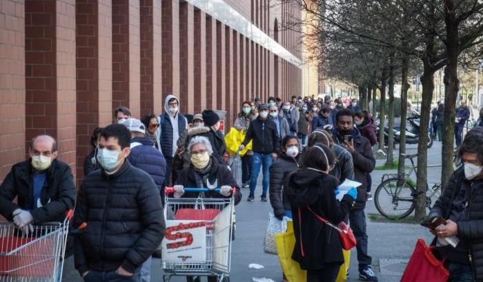 Cibo, trasporti, edicole: tutte le attività escluse dalla nuova stretta del governo