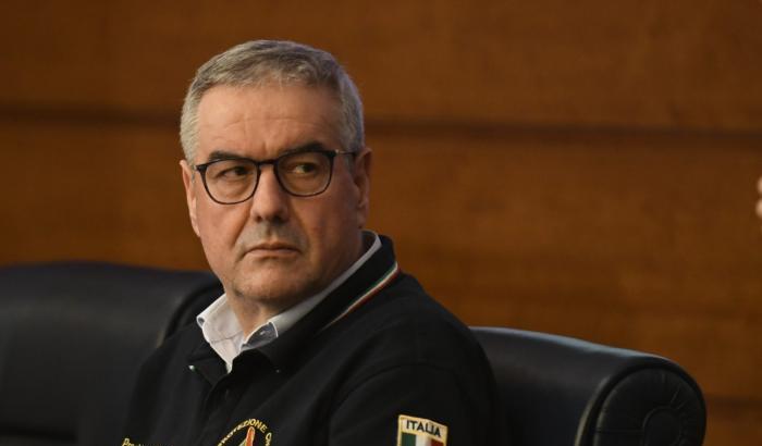 Siamo ancora nel picco: calano i decessi ma aumentano i contagi