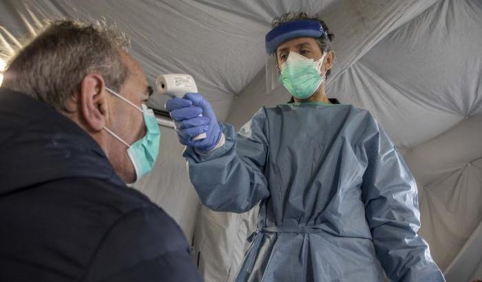 Il virologo Lopalco: "S&igrave;, &egrave; probabile che i contagiati dal coronavirus siano 500 mila"