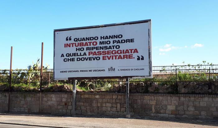 Uno dei cartelloni apparsi in città