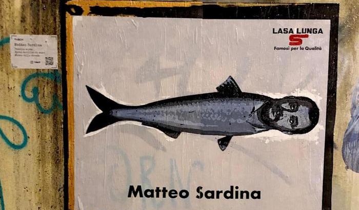 Le Sardine contro Salvini: "Un patetico, rincorre le bufale e i complotti sul coronavirus"