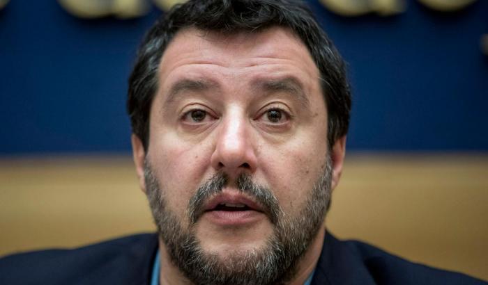 Salvini torna a 'sciacallare' e accusa la Ue di essere un covo di serpi