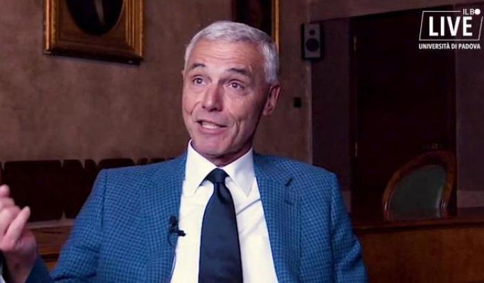 Il virologo critica la Lombardia: "Ricoverando tutti hanno esaurito i posti letto e diffuso il contagio"