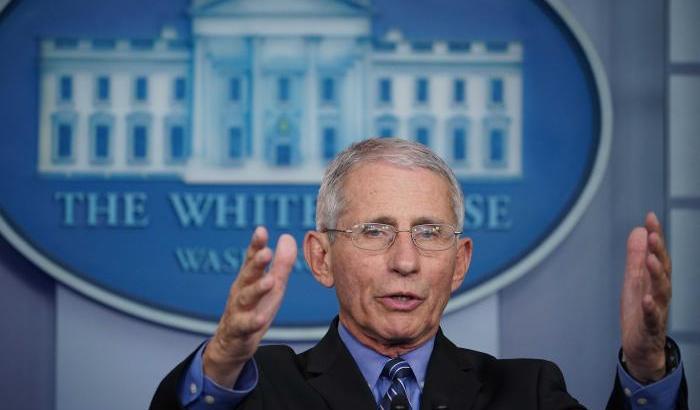 Gli estremisti di destra lo minacciano di morte e Fauci replica: "Questa è la vita che ho scelto"