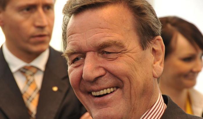 L'ex cancelliere ​Schröder deluso: "La Germania renda l’aiuto che ebbe"
