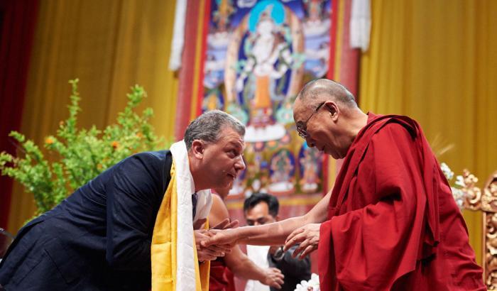 Filippo Scianna insieme al Dalai Lama