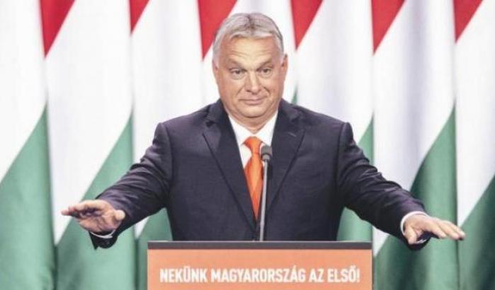 Viktor Orban ha esteso 'indefinitamente' lo stato di emergenza (e i suoi pieni poteri)
