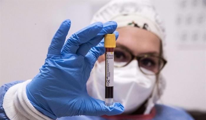 La storia di chi &egrave; malato a casa senza tampone e di chi pensa di essere guarito e va in giro