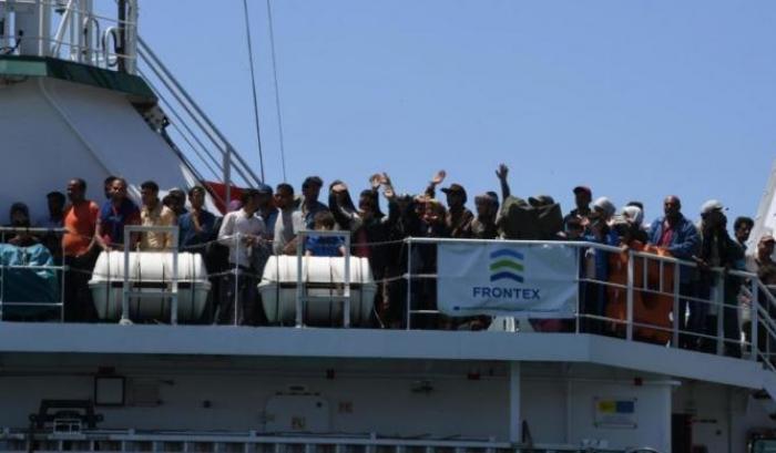 L’Italia chiede aiuto, ma non aiuta: il soccorso negato ai migranti