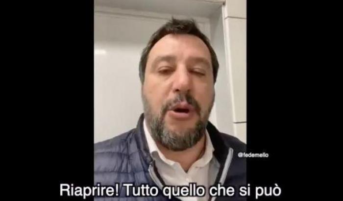 Salvini attacca l'Ue: "Dopo il primo morto in Italia non ha fatto nulla". Lui parlava di "aprire, aprire, aprire"