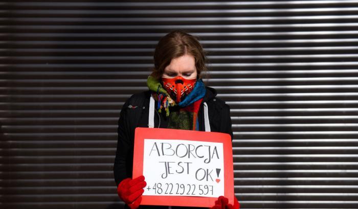 La Polonia sta approfittando del Coronavirus per far passare una legge che vieta l'aborto