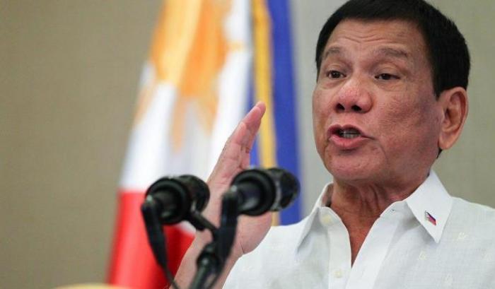 Filippine, Duterte minaccia la legge marziale: "Esercito nelle strade se non state in casa"