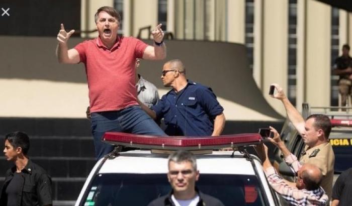 Il fascista Bolsonaro arringa i militari che inneggiano al golpe militare