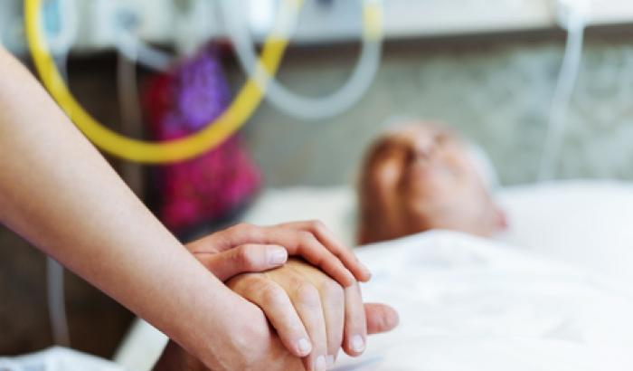 Dovevamo proteggere gli anziani e invece in Europa metà dei decessi sono avvenuti nelle Rsa