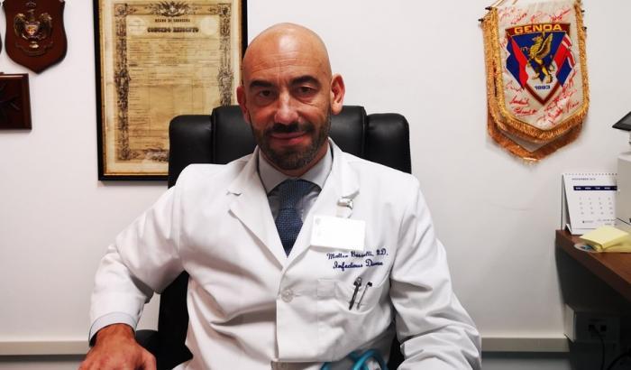 L'infettivologo Bassetti: "No alla dittatura della mascherina, io all'aperto non la indosso"