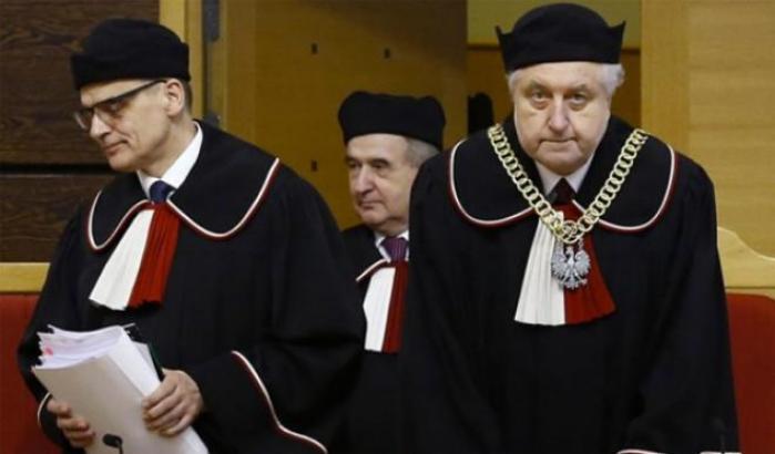Legge anti-democratica sulla magistratura: l'Europa mette in mora la Polonia