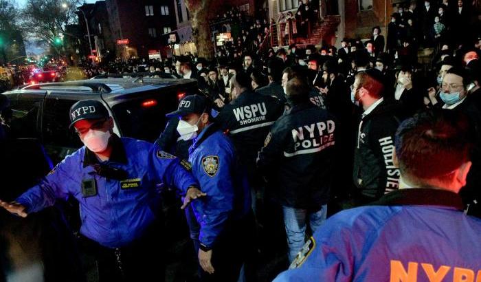 00056499-la-polizia-ai-funerali-del-rabbino-chaim-mertz La polizia ai funerali del rabbino Chaim Mertz