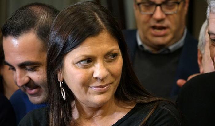 Lo strappo della Calabria contro il governo: "Riaprono bar e ristoranti con tavolini all'aperto